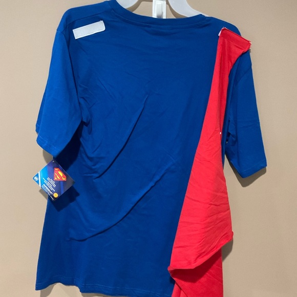 DC Superman T shirt size XL. Removable cape with Velcro. - Picture 4 of 5